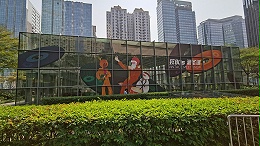 鸿润广告科技高效完成太古汇圣诞广告喷绘装饰工程